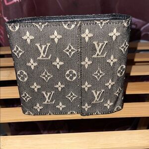 Louis Vuitton Min Lin compact wallet
